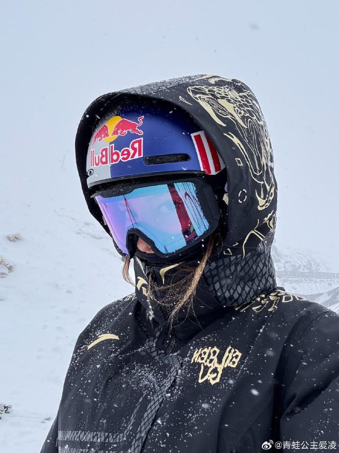 从伤病中恢复,谷爱凌结束康复期重新上雪